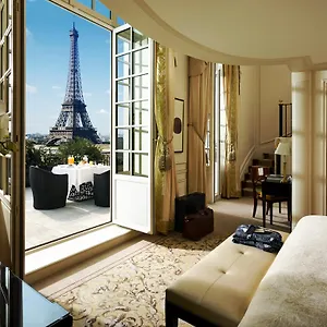 Otel Shangri-la, Paris